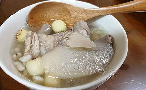 四神湯煮甜的好吃？她一招秒被喝光