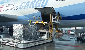 快訊》莫德納113萬劑凌晨抵台！何時開放預約？陳時中下午14:00說明