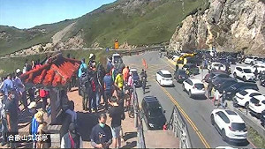 國慶連假第2天景點路段易塞 合歡山莊周邊停車場滿