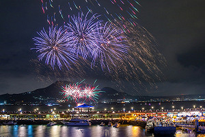 淡水漁人碼頭煙火秀 上萬人參與35分鐘疏運近8成