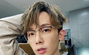 思念奶奶！「反骨男孩」酷炫發文曝心聲：想到心還是會痛