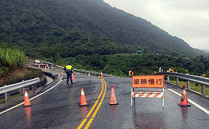 不斷更新》豪雨席捲東台灣！花蓮1村台東2鄉停班停課