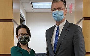 進美國國務院 蕭美琴臉書貼與助卿康達合照