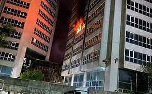 新北汐止廠辦大樓6樓清晨驚傳大火! 河洛半導體公司包裝倉庫全燒毀