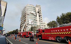 苗栗市商業大樓竄火舌 幸無人傷亡