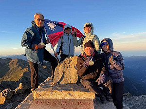 攻頂玉山！「麟洋配」老爸帶著奧運金牌超猛壯舉