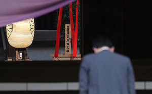 靖國神社秋祭！首相岸田文雄奉供品循例未參拜 安倍祭典前先參拜