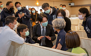 親赴殯儀館向城中城罹難家屬致哀 賴清德: 深感難過與不捨