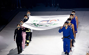 110年全運會新北開幕 醫護人員護旗展顯防疫榮耀