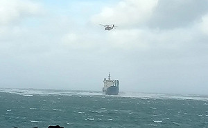 巴拿馬貨輪機械故障漂流擱淺澎湖吉貝海域  14船員吊掛獲救