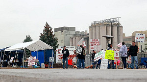 勞資關係大逆轉！美國工人不忍了 一萬人走上街頭罷工抗議