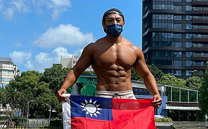 夢多帶正妹回家過夜！兩人街頭十指緊扣相互依偎甜蜜藏不住