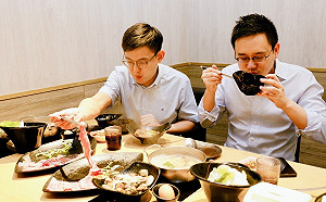 卓冠廷口譯哥鶯歌吃火鍋、推陶藝 網友籲和「國民女婿」組團