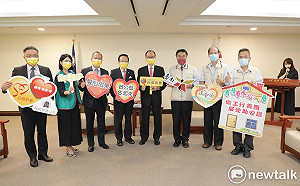 威力彩得主慨捐1000萬  黃偉哲感謝助市府照顧弱勢做公益