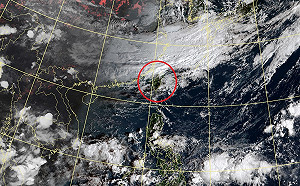 又冷又濕北東轉有雨 16縣市陸上強風拉警報