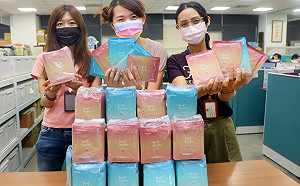 關心月經貧窮議題  黃捷邀廠商捐贈衛生棉嘉惠高市偏鄉小學生