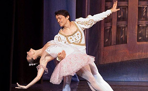 英國國家芭蕾舞團前首席性侵3女學生 13項罪名成立遭判9年監禁