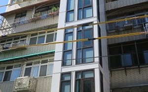 新北永和公寓增設電梯完工 住戶喜搭電梯返家