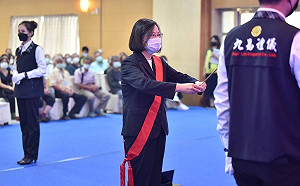 陪同總統赴城中城聯合公祭致哀 陳其邁：關懷與檢討不停止