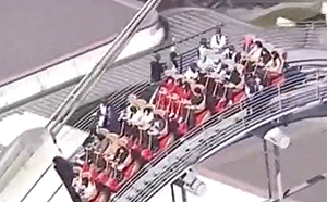 (影) 驚悚! 日環球影城突停電   雲霄飛車卡在14層樓高空中