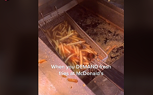秘辛大公開！麥當勞員工拍片曝「現炸薯條秘訣」