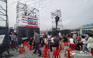 支持者陸續湧入！陳柏惟預計晚間六點抵達開票現場