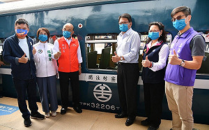 「藍皮解憂號」令蘇貞昌憶起當年 鼓勵業者大力推廣