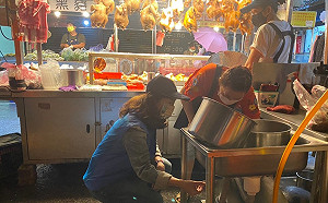 瓦磘溝沿線5市場裝設油脂截留器  新北流域治理邁一大步