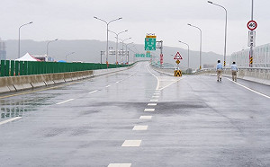 新北淡江大橋「八里端」高架聯絡道通車 全線估113年底完工