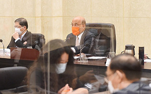 在疫苗充足的情況下 蘇揆：盼今年底2劑施打率衝高到6成