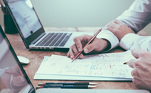 把職場當自家毫無羞恥心！十大討人厭的同事壞習慣