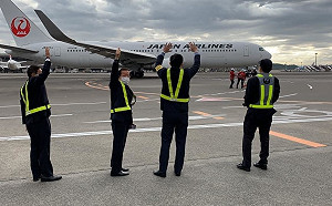 日本六度贈台疫苗30萬劑「起飛了！」 謝長廷送機「機長身影特別讓人感動」