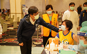 高雄累計接種272萬7747劑疫苗 第二劑涵蓋率逾30%