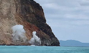 龜山島龜首噴「龜島磺煙」 17年來罕見