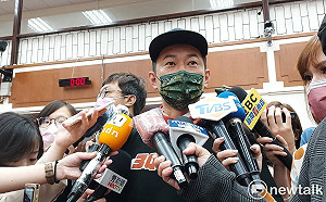 林靜儀接棒子？陳柏惟笑回：我棒子已經掉在地上了