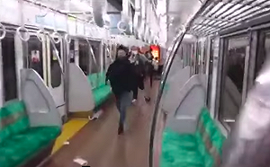 東京電車內日男隨機砍人並縱火 增至17人輕重傷