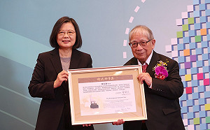 陳長謙獲總統科學獎 蔡英文：台灣生技關鍵人物