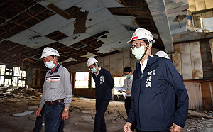 陳其邁視察廢棄中都戲院 要求工務局11/5盡速拆除