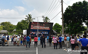 國民黨變型金剛車開到高雄宣講   台上熱烈台下冷清