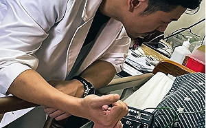 相知相守一甲子！77老大分享病房內感人愛情故事