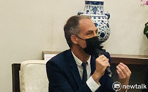 拜會蘇揆 古斯曼：盼「自私」借鏡台灣經驗協助對抗干預勢力