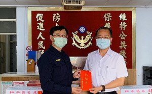 鹽埕警辛勤戒護城中城火場安全 高市警局長黃明昭親頒慰勉金