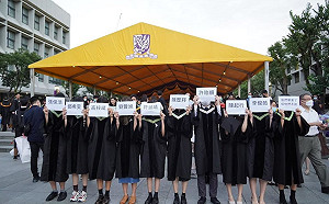 「我們畢業了 但他們不能」 港中大畢典快閃動人心