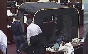 羅智強力邀凱道睡一晚   柯文哲：很久沒露營了 不考慮