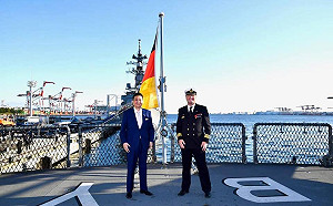 德艦「巴伐利亞號」訪日 岸信夫登艦讚強化印太參與