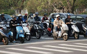 路上遇電動機車怕爆！機車族揭理由