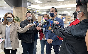 充斥小資產階級搖擺性 蔡正元 ： 四大公投藍未戰先敗 到底生了甚麼病?