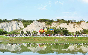 吸10萬人朝聖！高雄「月世界熱氣球」完美落幕登網路熱門搜尋