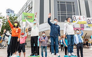 讓台灣更有力 趙天麟領軍路口宣傳公投四個不同意