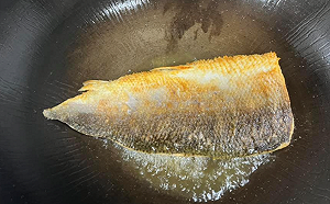 煎魚總失敗？爸5撇步：金黃不破皮